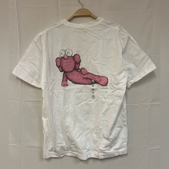 NEW Uniqlo T-Shirt KAWS Pink Graphic Size: M - Picture 3 of 5